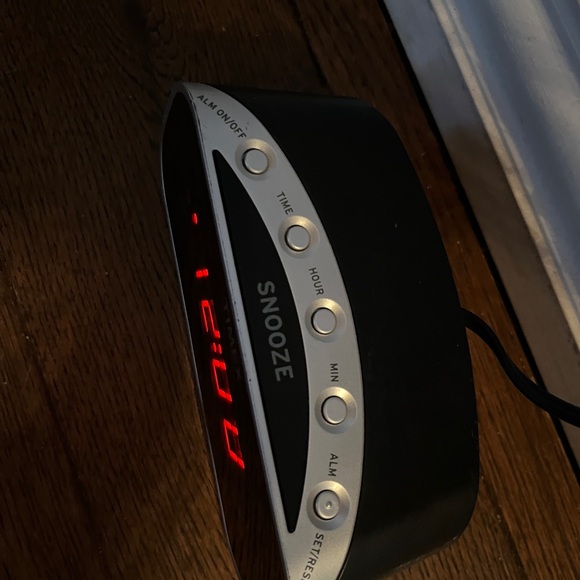 Alarm clock - Picture 2 of 2